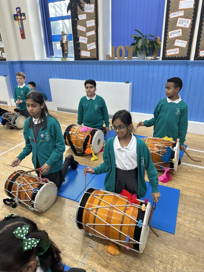 Image for the Tweet beginning: Y6 showcased their skills on